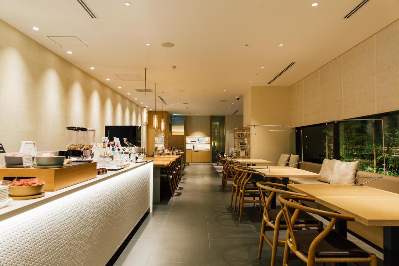 فندق كانازاوا طوكيو كانازاوَ المظهر الخارجي الصورة Interior of a typical Starbucks Reserve store
