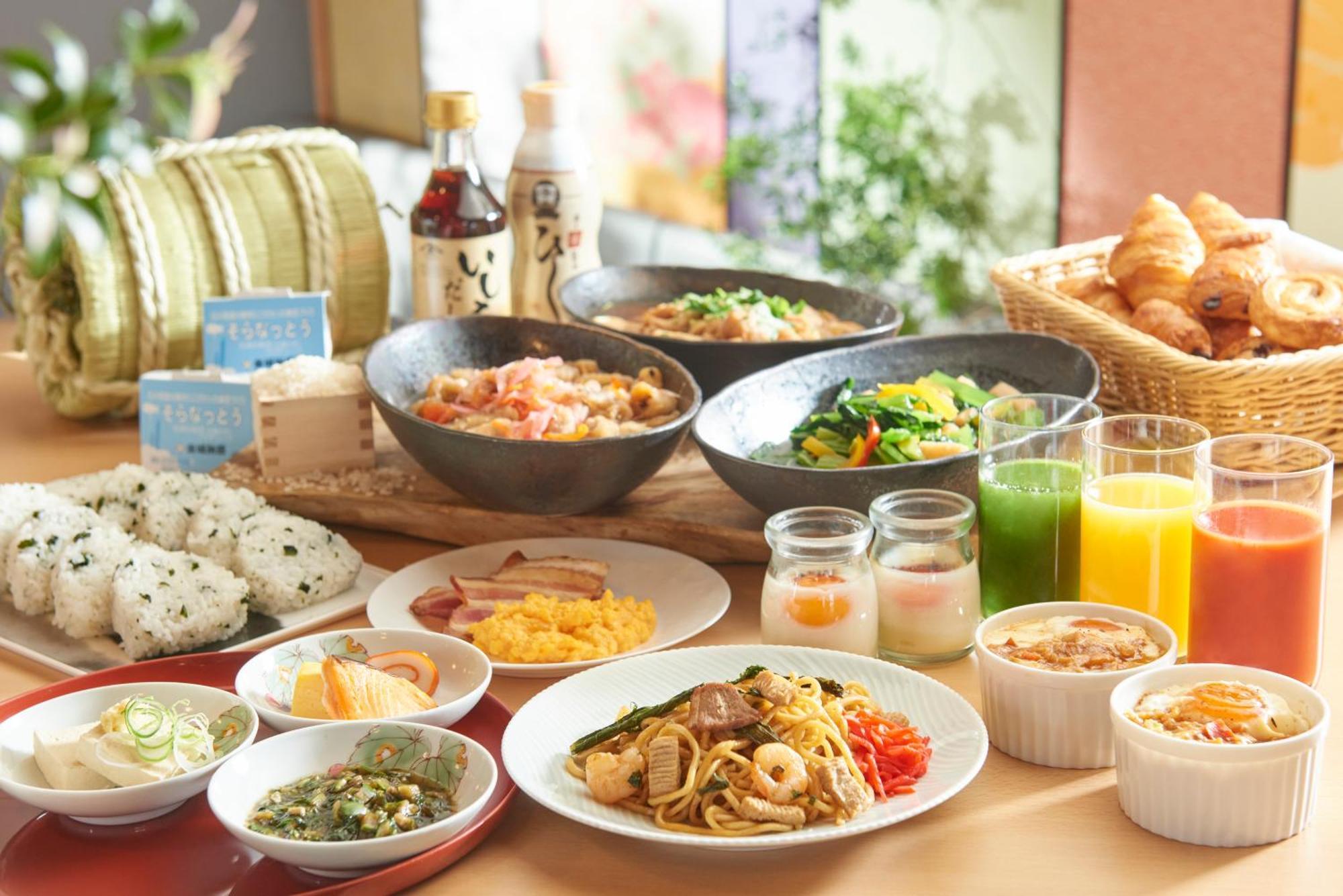 فندق كانازاوا طوكيو كانازاوَ المظهر الخارجي الصورة Dishes at a buffet